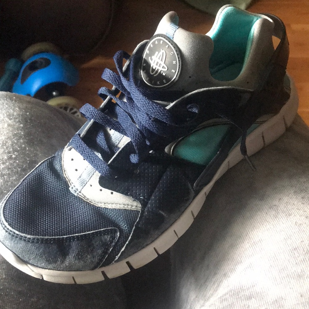 NIKE size 10